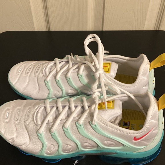 Nike Air VaporMax Plus Running Shoes - White/mint foam/washed teal/siren red - Picture 13 of 16